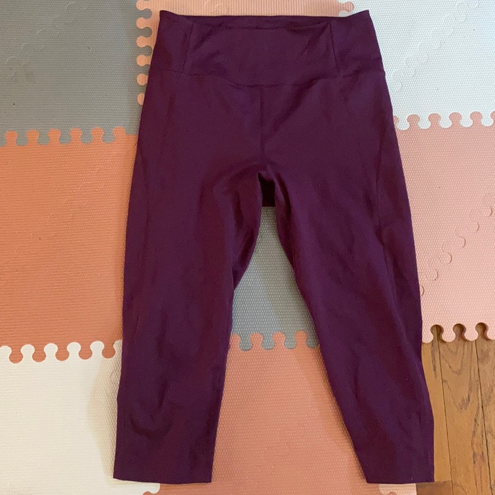 Comfy and smooth cropped workout pants